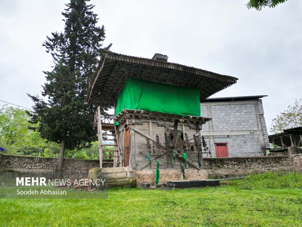 Kaçarlar dönemini andıran "Saqanfar" binası