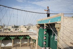 راز ۹۰ ساله تکیه بازار شاهرود: زنجیری که نماد عهد با حسین(ع) شد