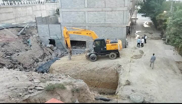 ریزش دیوار سنگی یک ساختمان در حال احداث در تبریز