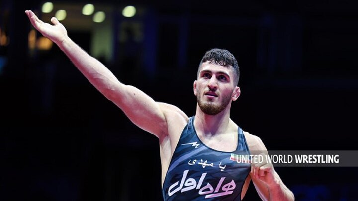 المصارع الإيراني نخودي يحرز ذهبية بطولة التصنيف المجري