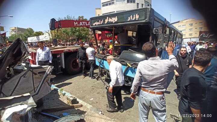 تصادف وحشتناک یک اتوبوس با خودروها در تبریز