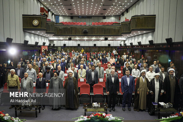 مراسم چهلمین جایزه کتاب سال جمهوری اسلامی ایران صبح روز شنبه ۲۴ تیرماه ۱۴۰۲ با حضور محمد مهدی اسماعیلی وزیر فرهنگ و ارشاد اسلامی در آمفی تئاتر معاونت سینمایی این وزارت خانه برگزار شد