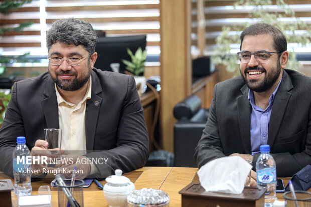 میرهاشم موسوی مدیرعامل سازمان تامین اجتماعی با حضور در خبرگزاری مهر با مدیرعامل گروه رسانه‌ای مهر دیدار و گفتگو کرد.