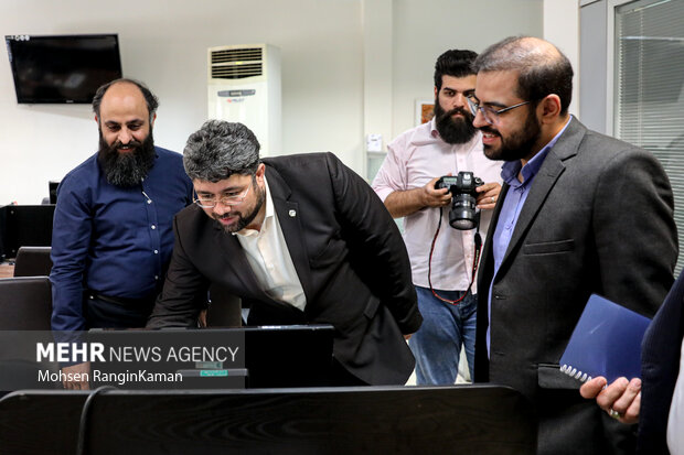 میرهاشم موسوی مدیرعامل سازمان تامین اجتماعی در حال پاسخ به سوالات خبرنگار خبرگزاری مهر است