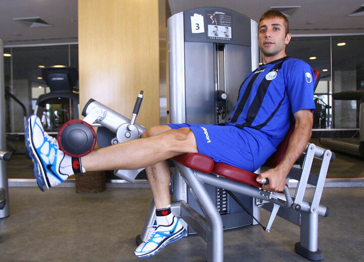 حرفهای قلعهنویی خندهدار بود/ با پرسپولیس شبانه قرارداد بستم