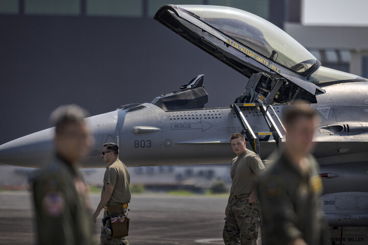 ABD, Ukrayna'nın F-16’ları kullanması öğrenmesinse izin verecek