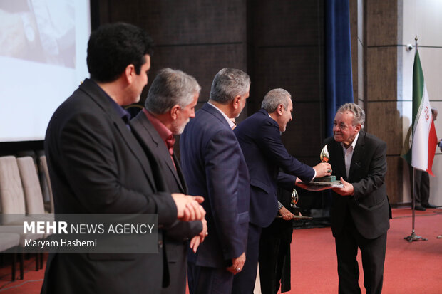 جشن بزرگداشت روز خانواده و تکریم بازنشستگان شنبه ۲۴ تیر ماه ۱۴۰۲ با حضور وزیر محترم تعاون،کار و رفاه اجتماعی،مدیر عامل صندوق بازنشستگی کشوری در سالن همایش های نوالرضا برگزار شد