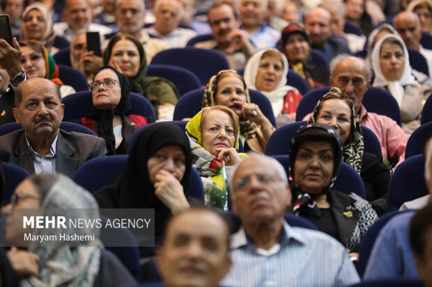 جشن بزرگداشت روز خانواده و تکریم بازنشستگان شنبه ۲۴ تیر ماه ۱۴۰۲ با حضور وزیر محترم تعاون،کار و رفاه اجتماعی،مدیر عامل صندوق بازنشستگی کشوری در سالن همایش های نوالرضا برگزار شد