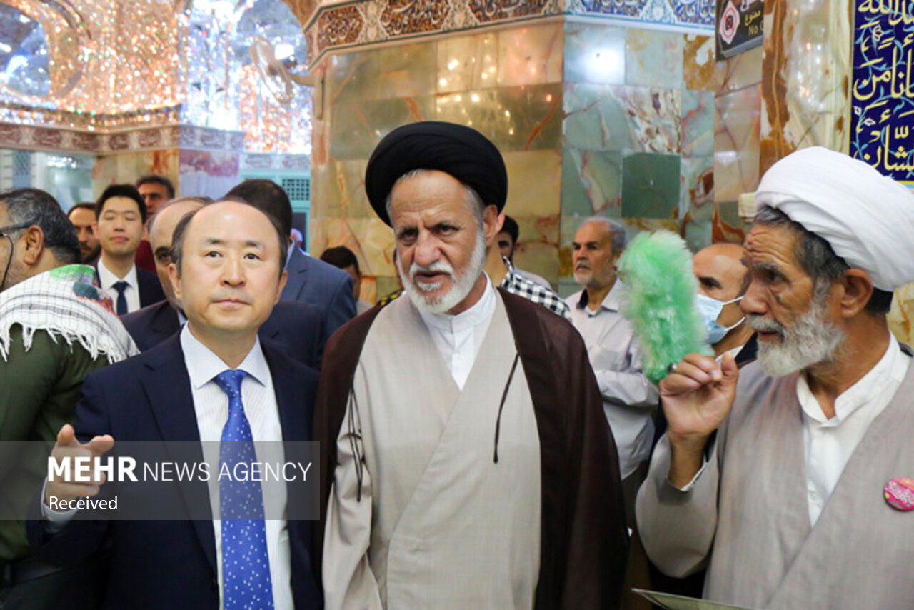 سفیر کره جنوبی در حرم حضرت معصومه (س) حضور یافت + تصاویر