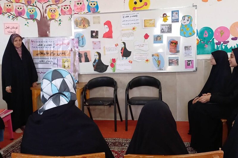 کارگاه آموزشی عفاف و حجاب در دهقائد برگزار شد