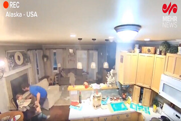 VIDEO: Moment when quake shook house in Alaska region