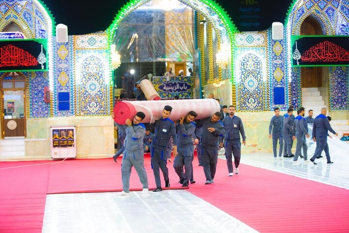 حرم مطهر امام حسین(ع) با موکتهای قرمز مفروش شد+عکس و فیلم
