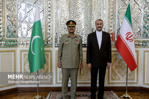 ایرانی وزیر خارجہ کی پاکستانی آرمی چیف سے ملاقات
