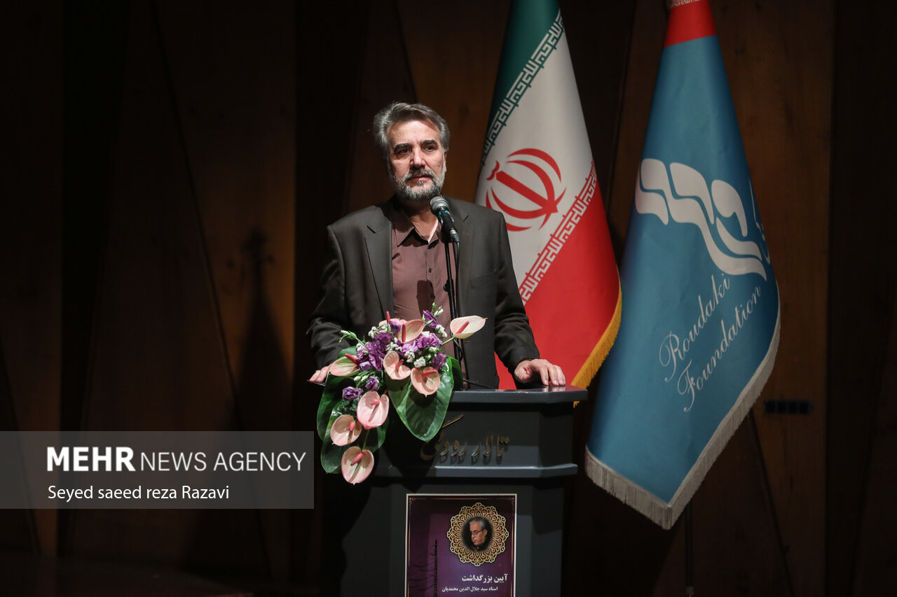 خواننده «مردان خدا» نشان درجه یک هنری دریافت کرد/نکوداشت یک خاطره