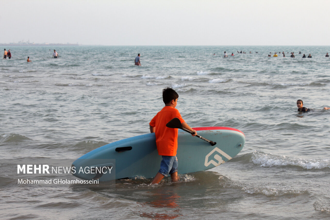 امکانات لازم برای تفریح سالم در سواحل تنگستان فراهم شود