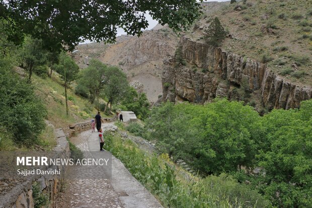 آبشار آب سفید
