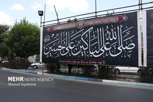 بیرجند در سوگ پسر فاطمه(س)/پرچم عزای حسینی برافراشته شد