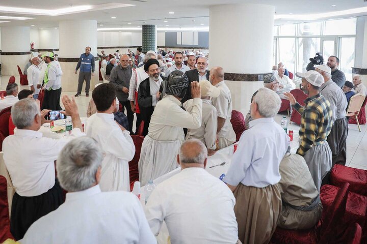 دیدار صمیمی سرپرست حجاج ایرانی با زائران اهل سنت در مکه