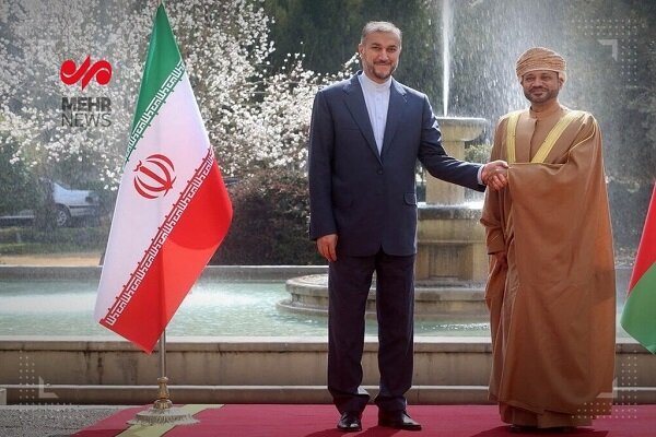 VIDEO: Iran FM welcomes Omani counterpart in Tehran