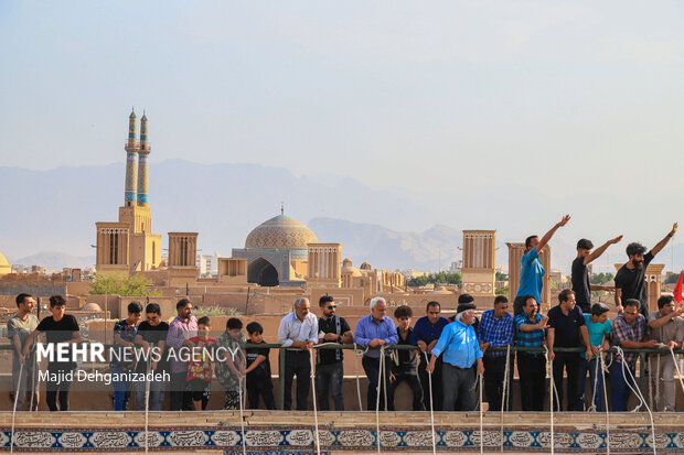 آیین سنتی «پوش کشی» در حسینیه بزرگ فهادان یزد