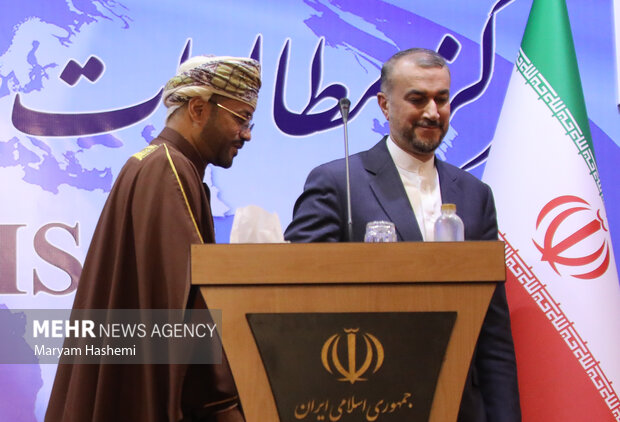 امیرعبداللهیان و وزیر امور خارجه عمان تلفنی گفتگو کردند
