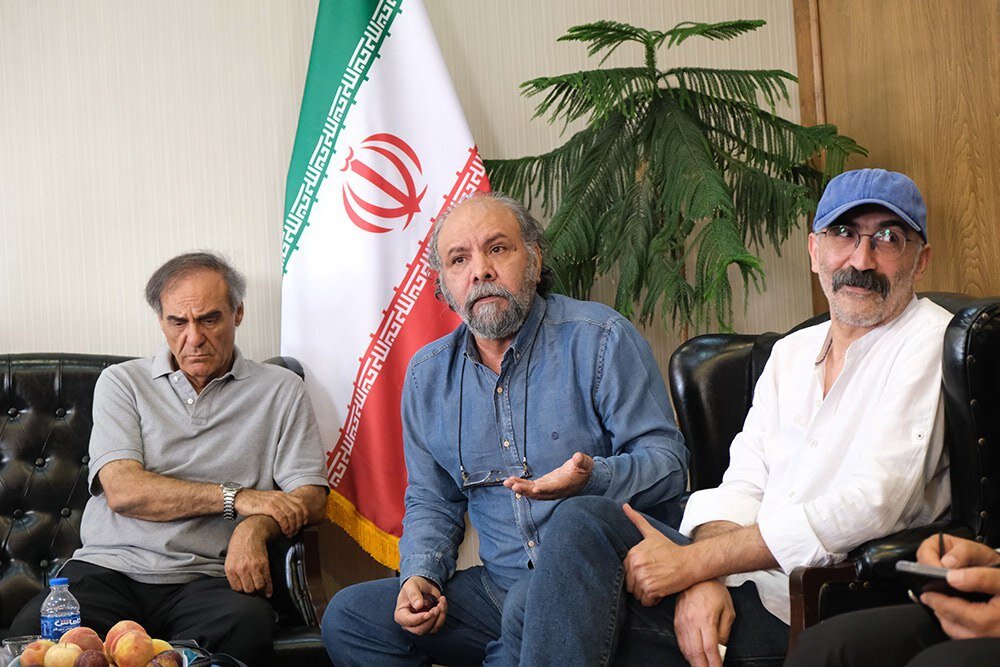 هنرمندان برای استمرار طرح پاکسازی حریم تئاترشهر دور هم جمع شدند