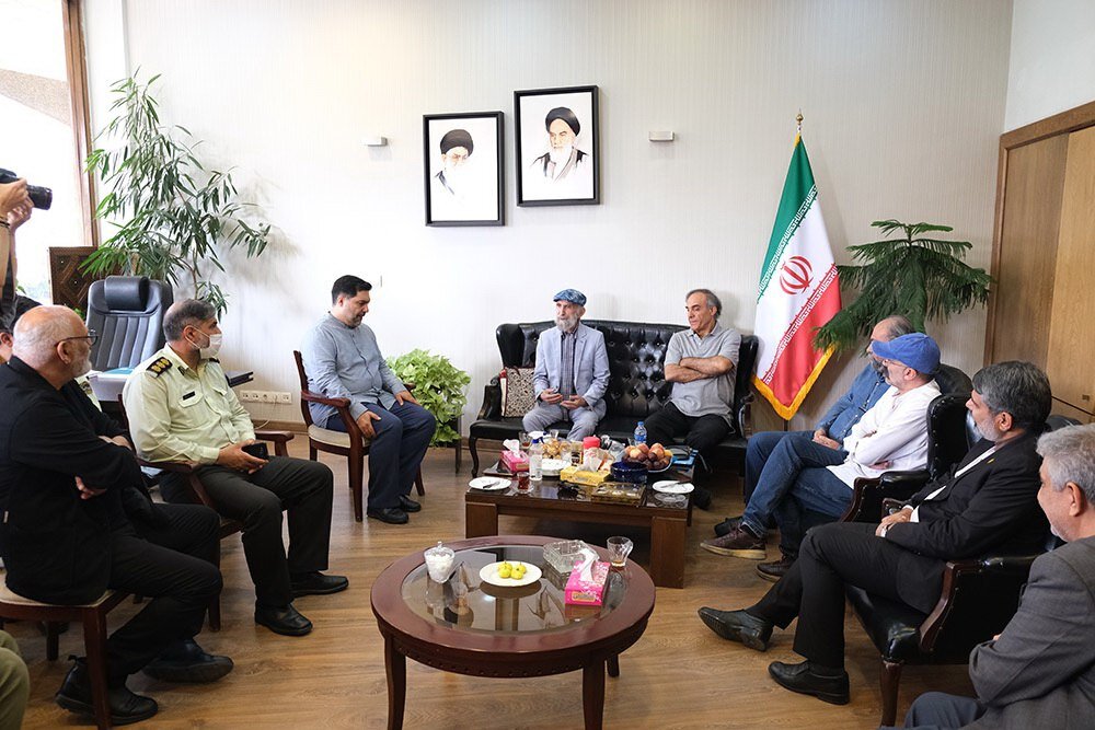 هنرمندان برای استمرار طرح پاکسازی حریم تئاترشهر دور هم جمع شدند