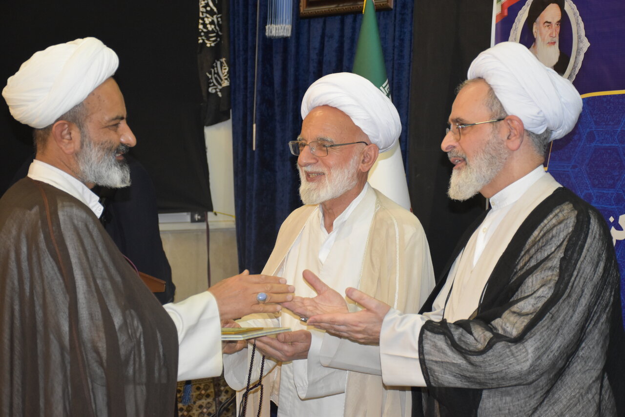 رویکرد جهادی در همه بخش های حوزه علمیه حاکم باشد