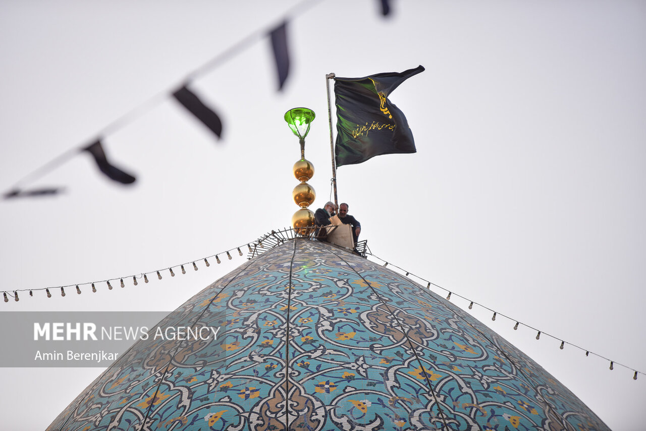 آئین تعویض پرچم گنبد حضرت علی بن باقر (ع) در مشهد اردهال کاشان