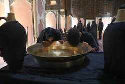 «طشت‌گذاری» آیینی که از کربلا و آب نشان دارد/ آغاز سوگواری‌های محرم در دیار میرزا