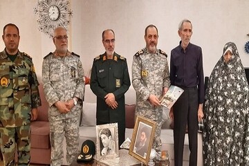 جانشین رئیس ستاد کل نیروهای مسلح به دیدار خانواده شهید فخیمی رفت