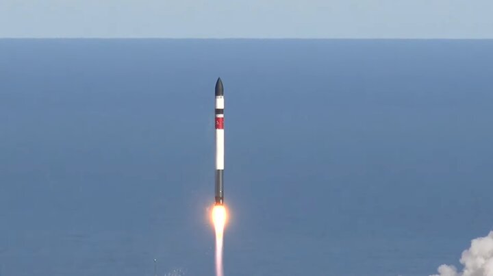 Rocket Lab launches 7 satellites to orbit