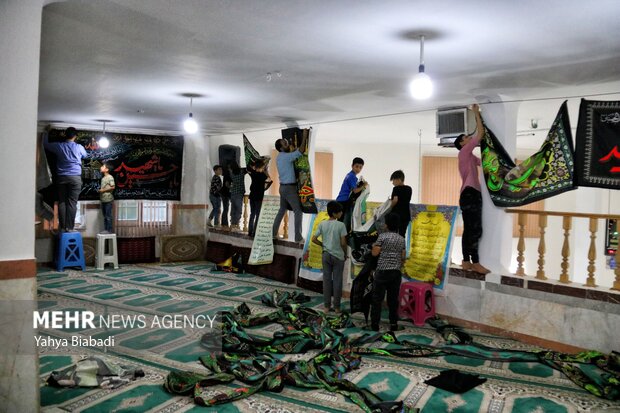 «دروازه نجف»مهیای عزای سالار شهیدان/ پرچم عزای محرم بر افراشته شد