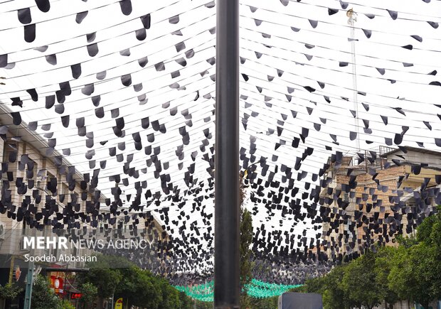 در و دیوار شهر نوای یا حسین سر میدهند