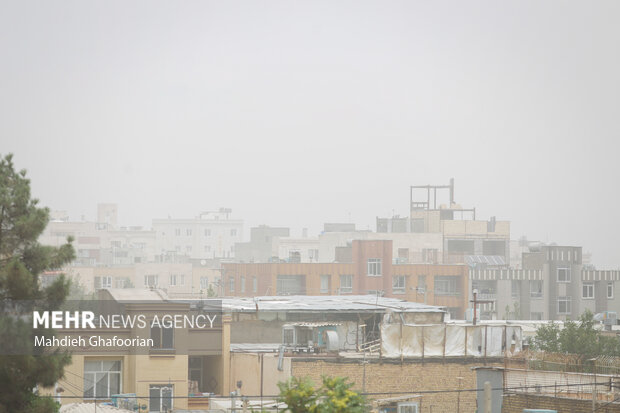 «غبار» تهدید جدی برای منطقه ده نمک آرادان است