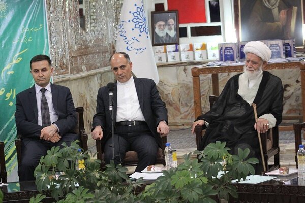 وظیفه انجمن آثار و مفاخر ترویج بزرگانی مانند ابنسیناست