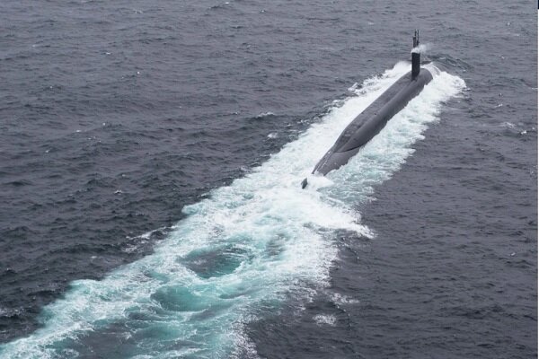 پهلوگرفتن زیردریایی اتمی آمریکا در کره‌جنوبی 