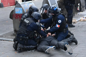 فرانس میں جاری مظاہروں میں شدت؛ 700 سے زیادہ مظاہرین کو قید کی سزا