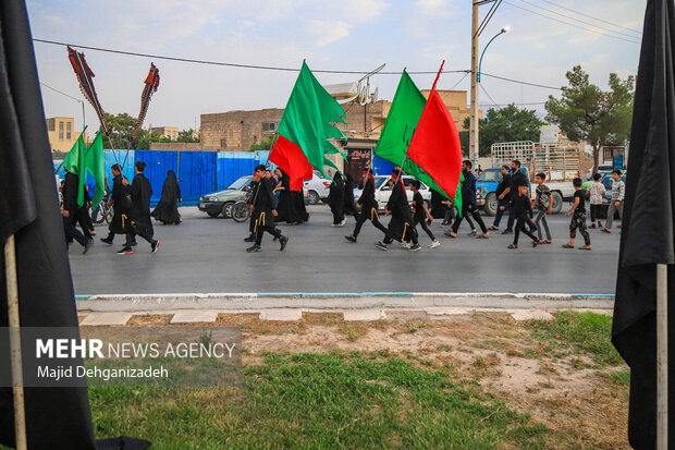 مہریز میں کاروان حسینی کی علامتی حرکت

