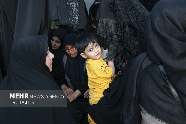 بیست و یکمین رویداد فرهنگی «عطر سیب» با هدف تأمین محصولات و خدمات محافل حسینی شهر تهران از ۲۴ تا ۲۸ تیرماه در میدان امام حسین (ع) در حال برگزاری است