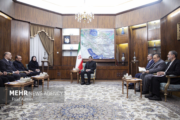 
Meeting between Iran's 1st VP and Iraqi labor minister
