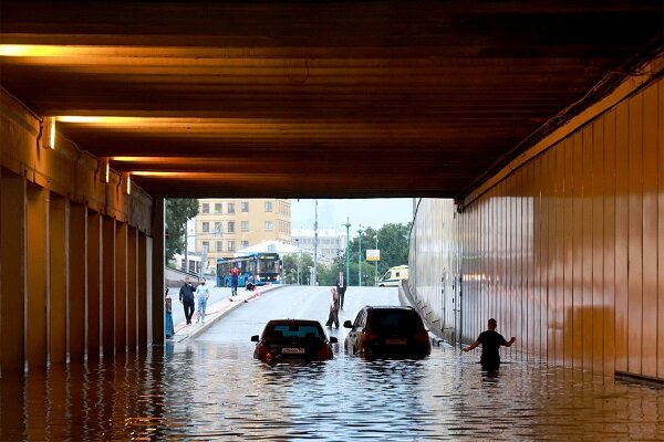 VIDEO: Moscow streets turn into rivers after flash floods