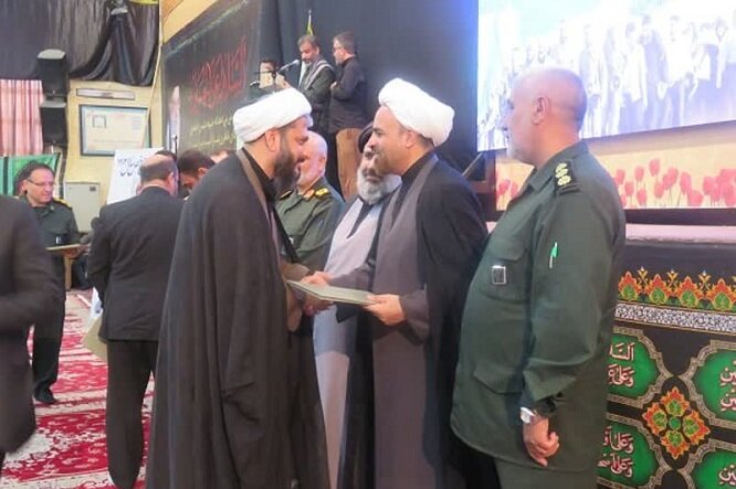 دستاندرکاران راهیان نور در استان بوشهر تجلیل شدند دستاندرکاران راهیان نور در استان بوشهر تجلیل شدند