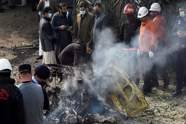 17 killed, injured in Pakistan suicide bombing attack