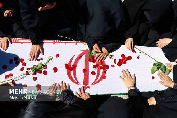 مراسم شب وداع با پیکر شهید مدافع امنیت در شیراز برگزار شد