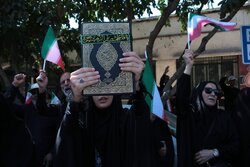 مردم تهران در محکومیت هتک حرمت به قرآن تجمع کردند