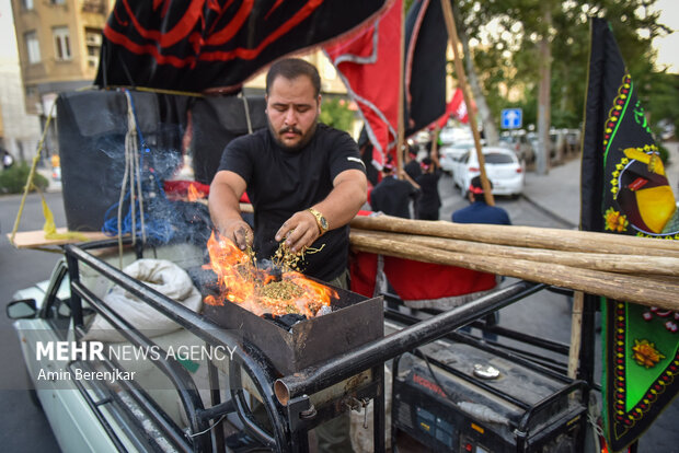 «علم‌ گردانی» عزاداران حسینی در شیراز