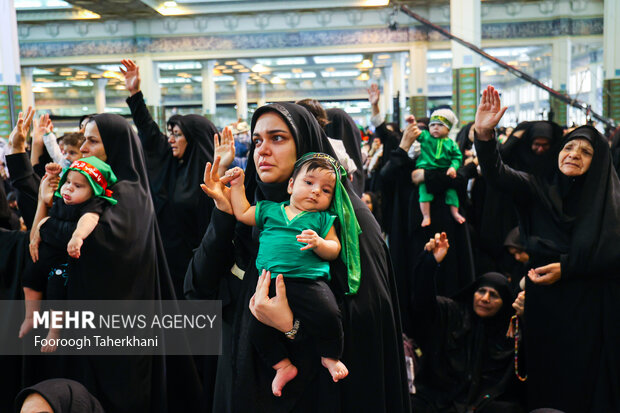 مصلی تہران میں کربلا کے ننھے مجاہد کی یاد میں بچوں کا اجتماع
