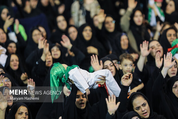 همزمان با فرارسیدن اولین جمعه ماه محرم مصادف با ۳۰ تیر ۱۴۰۲ مراسم شیرخوارگان حسینی با حضور مادران و نوزادان در مصلی امام خمینی (ره) تهران برگزار شد