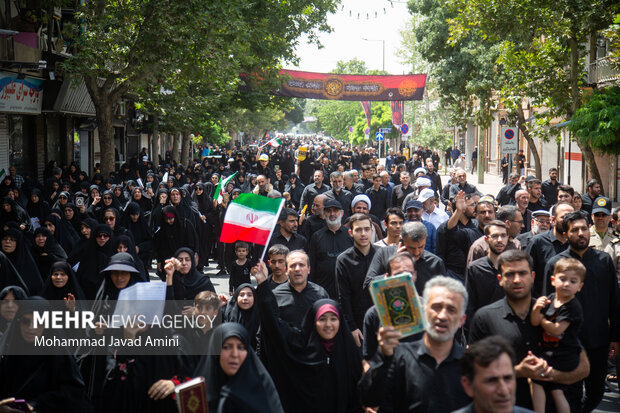 ایران، تہران سمیت مختلف شہروں میں قرآن مجید کی بے حرمتی کے خلاف نماز جمعہ کی بعد احتجاجی ریلی